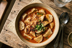 Gurihnya Laksan Palembang: Olahan Pempek Kuah Santan yang Bikin Nagih!