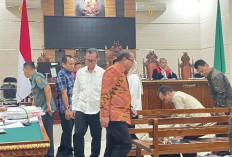 Sidang Korupsi Dana PI 10 Persen PT LEB, Taufik Hidayat Tolak Kenaikan Gaji dan Tantiem Direksi