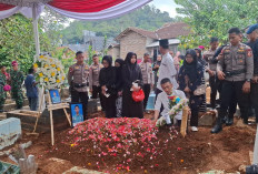 Tragedi Longsor Bandung Barat, Jenazah Pratu Febry Dimakamkan di Bandar Lampung