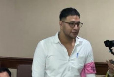 Pakai Ban Pink di Lengan, Ammar Zoni Gaungkan Perlawanan di Sidang Kasus Narkotika