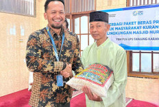 YBM PLN UP3 Tanjung Karang Salurkan Beras Premium untuk Warga Beringin Raya