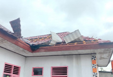 Diterjang Angin Puting Beliung, Atap TK Negeri Sekincau Rusak dan 8 Rumah Warga Terdampak