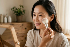 4 Bedak Terbaik Usia 40+ untuk Samarkan Flek Hitam dan Garis Halus