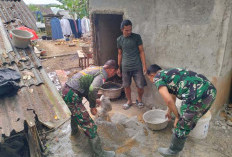 Gotong Royong TNI dan Warga Percepat Renovasi Mushola Pinang Jaya di TMMD Ke-129