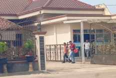 Honorer Fiktif Kota Metro: Polisi Antar Surat Tersangka ke Rumah Welly