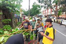 Antisipasi Banjir, Polsek TKT Gerebek Sungai di Kelurahan Kedamaian