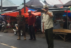 Pastikan Aktivitas Jual Beli Aman, Camat Batu Ketulis Pantau Pasar Simpang Luas