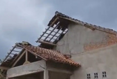 Angin Puting Beliung Terjang Muara Jaya II, Sejumlah Rumah Warga Rusak Parah