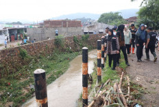 Bunda Eva Tinjau Lokasi Banjir, Pemkot Siapkan Rekayasa Aliran Sungai