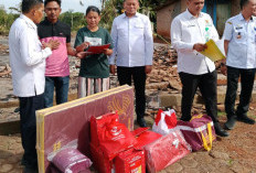 Dinsos dan Disdukcapil Lampung Utara Salurkan Bantuan untuk Korban Kebakaran di Hulu Sungkai
