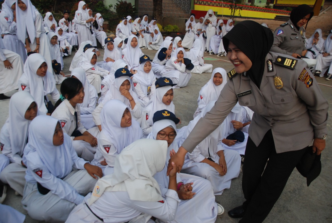 Perayaan HUT Polwan ke-71, Polwan Polresta Bandar Lampung Jadi Irup Di Sekolah