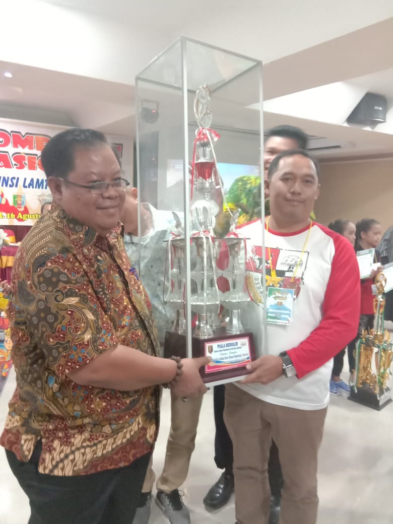 Lambar Sabet Juara Umum FLS2N SD Tingkat Provinsi Lampung