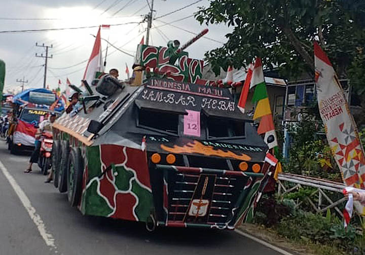 Pawai Kendaraan Perang Meriahkan HUT RI Ke 74