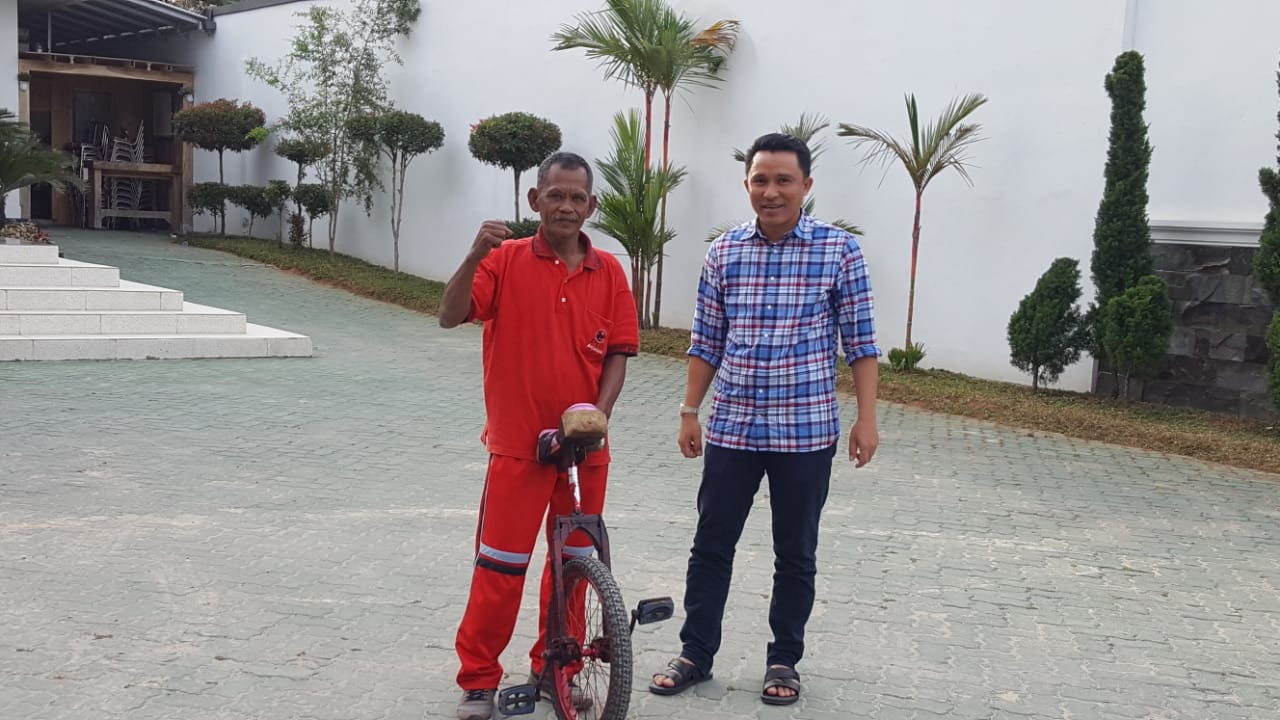 Pesepeda yang Hendak Temui Jokowi Singgah di Kediaman Pakcik