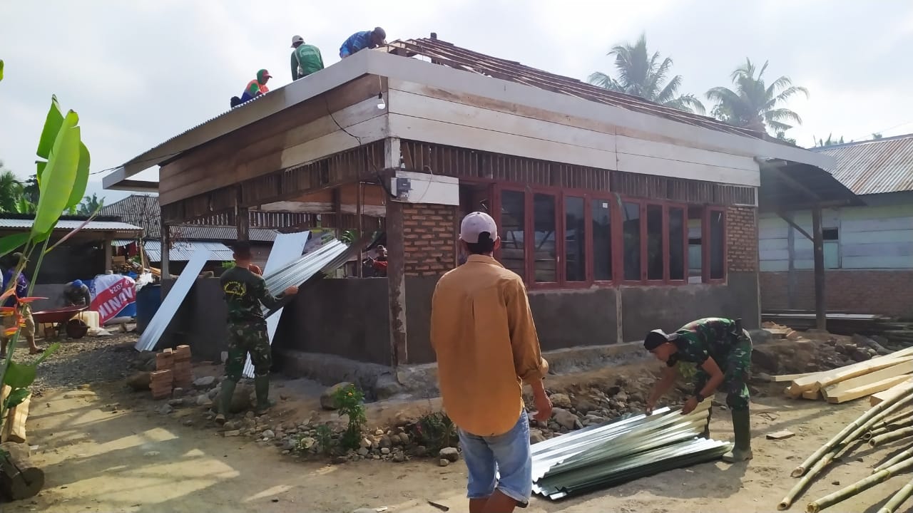 Peduli Pendidikan, Satgas TMMD Bantu Rehab TPA