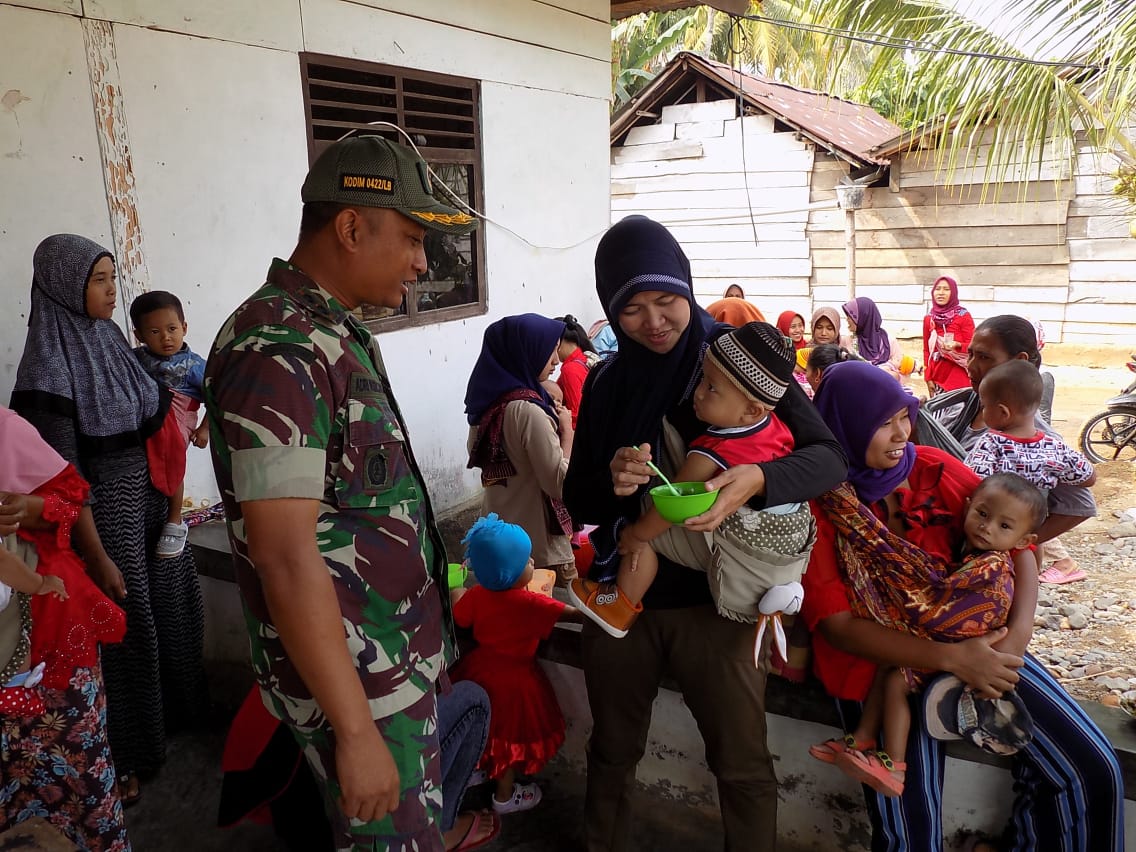 Dansatgas TMMD Bantu Pelayanan Kesehatan di Posyandu