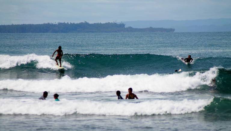 40 Surfer Krui Siap Berlaga di Kejuaraan Surfing Pelajar
