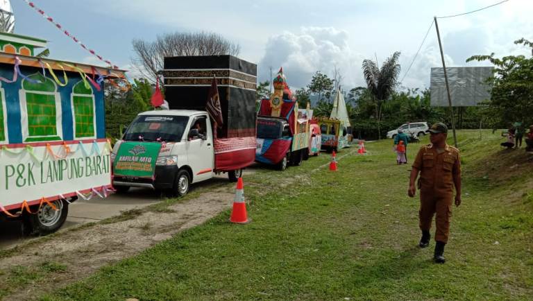 Ratusan Kendaraan Hias Ramaikan Pawai Ta'aruf MTQ Ke-23