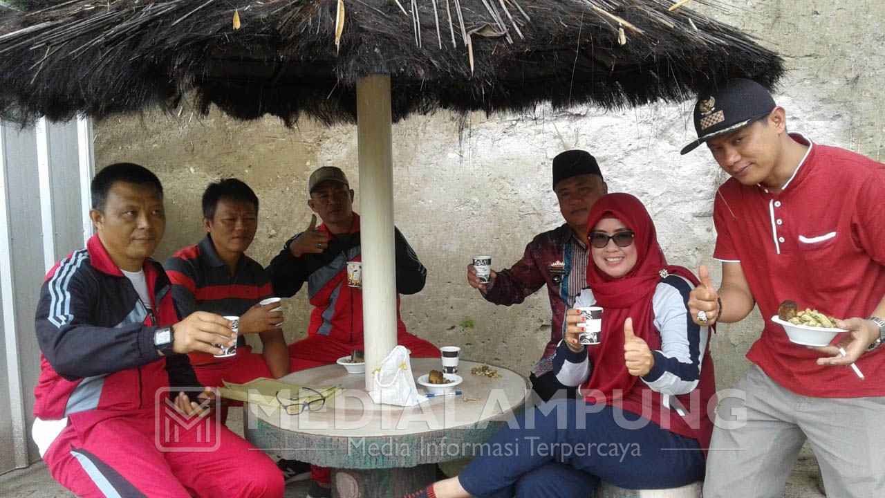 Camat Sri ‘Ngupi Bakhong‘ di Rest Area Kenali