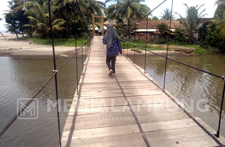 Setelah Jembatan Gantung, Warga Minta Pembangunan Beronjong