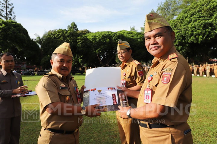 Sembilan Kepala OPD-Camat Terima Reward