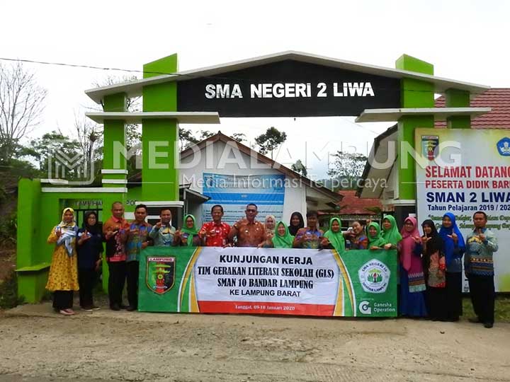 SMAN 10 Bandar Lampung Belajar Literasi di Lambar