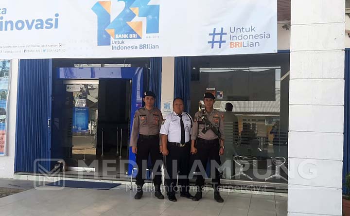 Ciptakan Rasa Aman Bagi Nasabah Bank, Polisi Lakukan Pengamanan