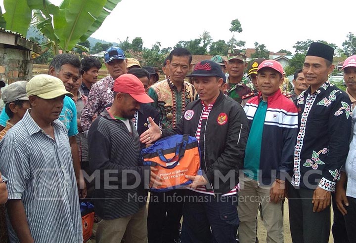 Bupati dan Ketua Dewan Tinjau Lokasi Banjir Way Besai