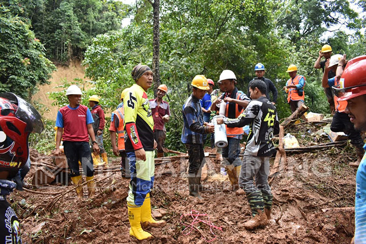 Base Camp 33 Bantu Logistik di Lokasi Longsor