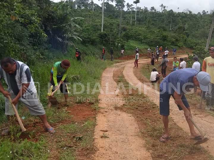 Wirianto Kerahkan Massa Pelihara Fasilitas Pekon