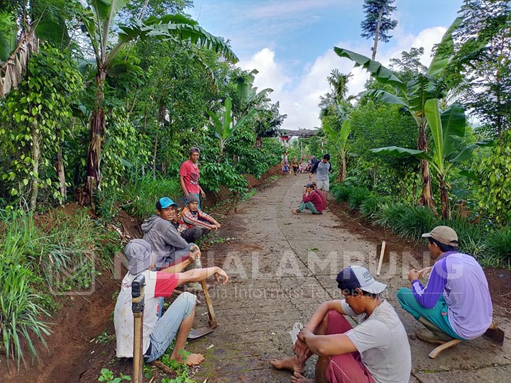 Warga Sinarjaya Jalankan Peran dalam Membangun Pekon