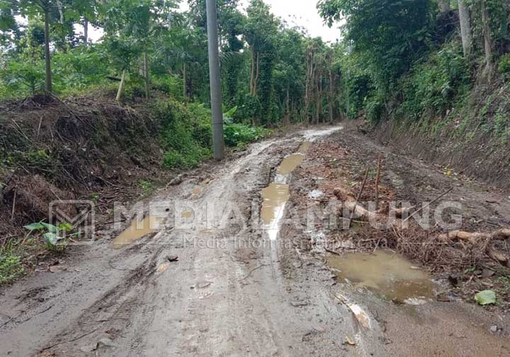 Warga Pemerihan Harapkan Pembangunan Jalan