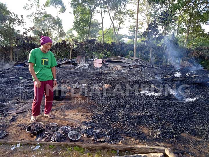 Akibat Korseleting Turbin, Dua Rumah Ludes Terbakar