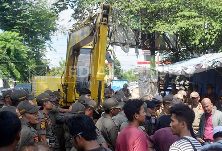 Penertiban PKL di Jalan Sultan Agung Mendapat Perlawanan