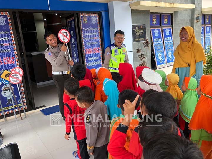 Murid TK Mazayatun Insaan Dikenalkan Soal Tertib Lalin