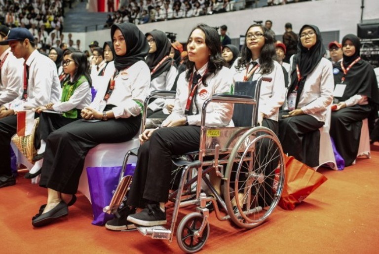 Lift dan Kursi Roda Untuk Peserta Tes CPNS Disabilitas-Bumil