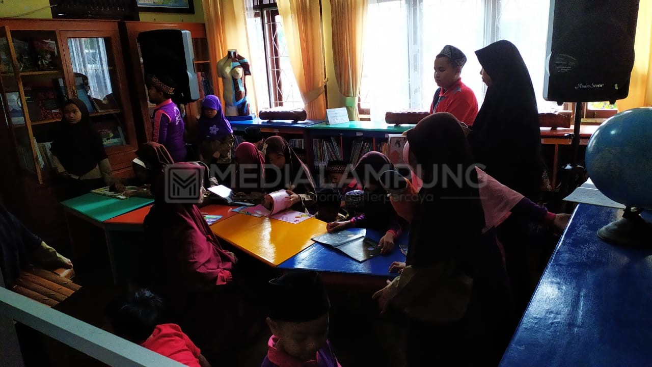 Menambah Wawasan, Siswa SDIT Smart Qur'ani Gemar Membaca di Perpusda