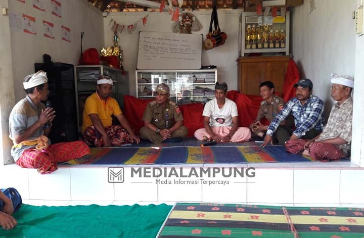 Camat Dahlin Jalin Silaturahmi Dengan Warga dan Aparatur 