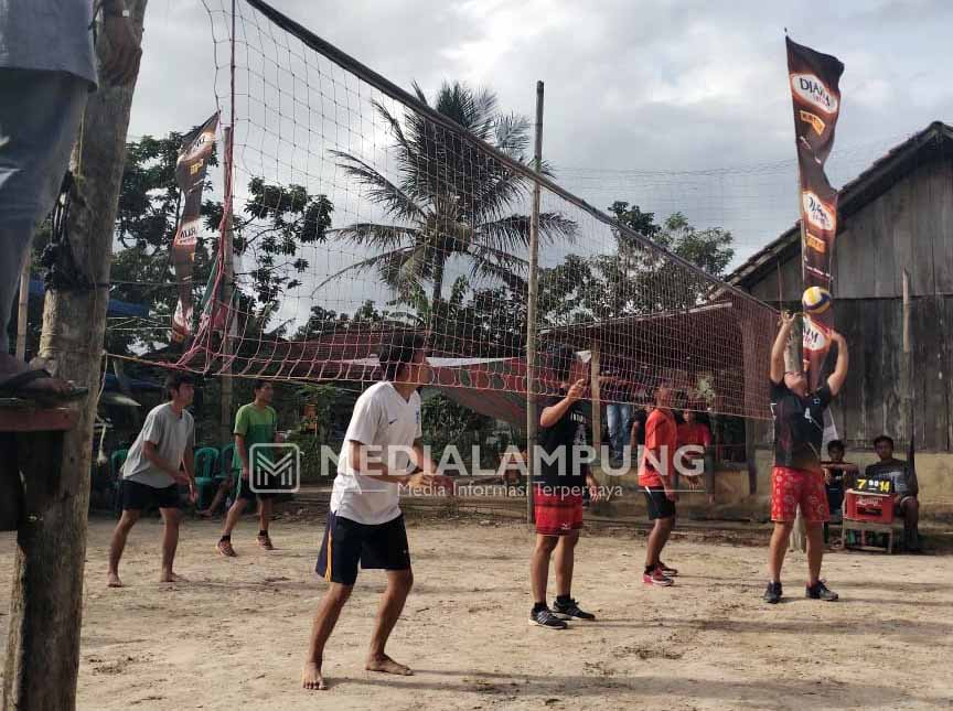 Muda-Mudi Sumberalam Silaturahmi Lewat Turnamen Volly Ball