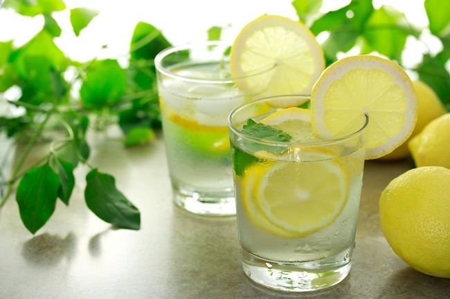 4 Manfaat Minum Air Lemon Tiap Pagi