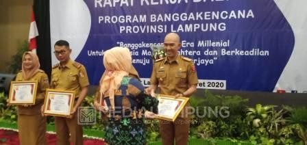 Pencapaian KB MKJP Tertinggi, Lambar Raih Penghargaan BKKBN Lampung