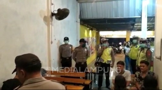 Resepsi Pernikahan Hingga Pengunjung Kafe Dibubarkan