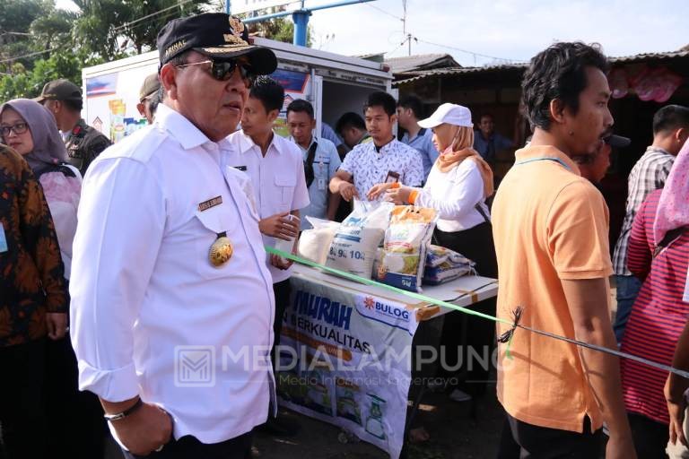 Gubernur Lampung Meninjau Operasi Pasar