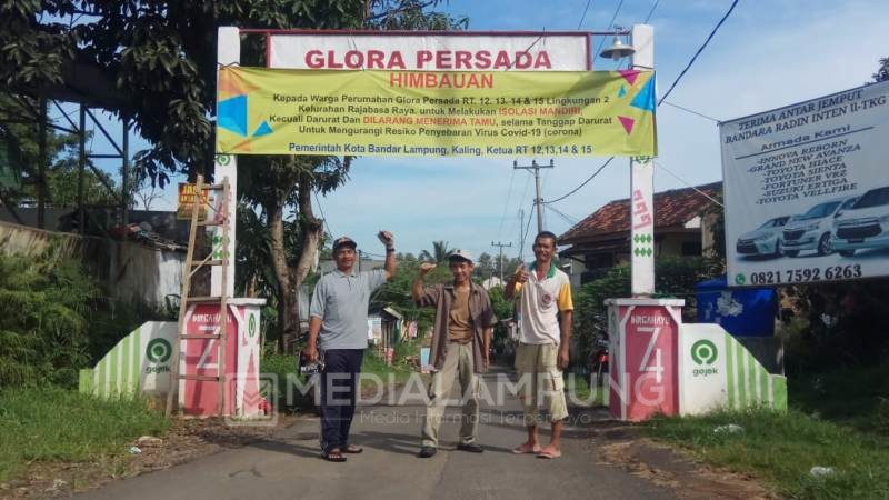 Warga Glora Rajabasa Isolasi Mandiri dan Tidak Menerima Tamu