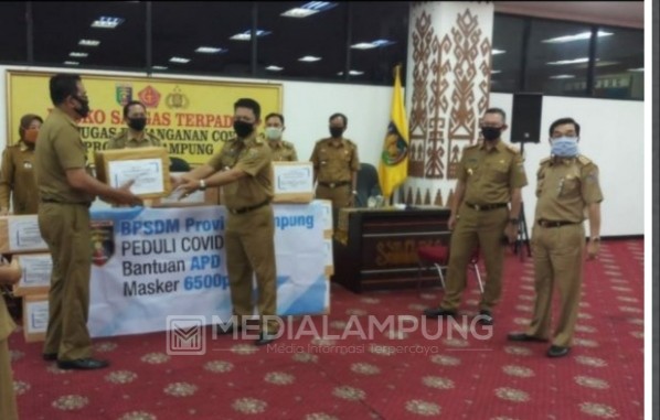 BPSDM Lampung Bantu 6500 Masker yang Diterima Perwakilan Satgas Terpadu