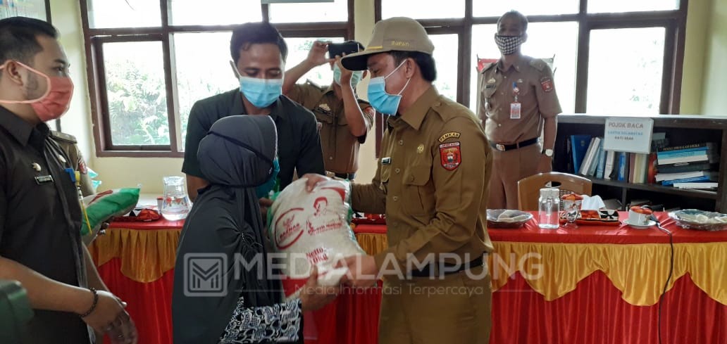 Bupati Salurkan 5.445 Paket Sembako dari Baznas