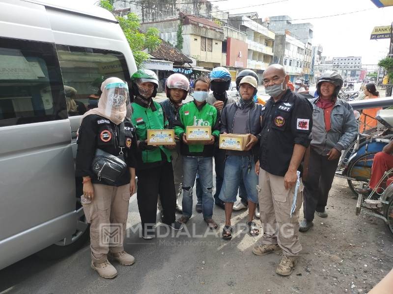 FKPT Lampung Beri Bantuan Sembako dan Masker