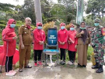 DWP Bantu Fasilitas Cuci Tangan di Enam Titik Kelurahan Pasarliwa