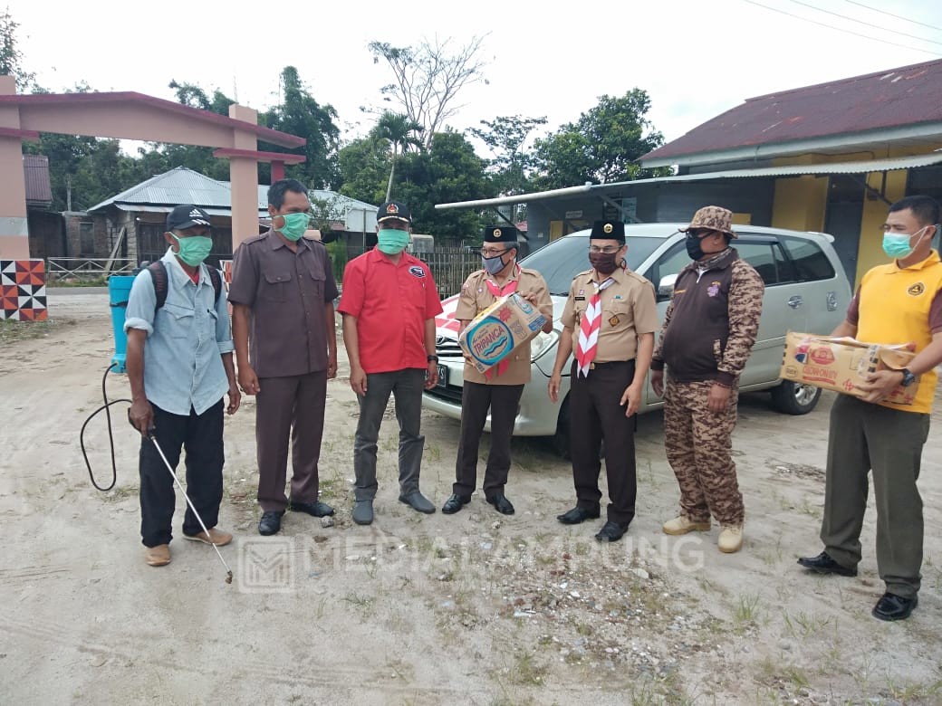 Kwarcab Gerakan Pramuka Lambar Bagikan Masker-Hand Sanitizer