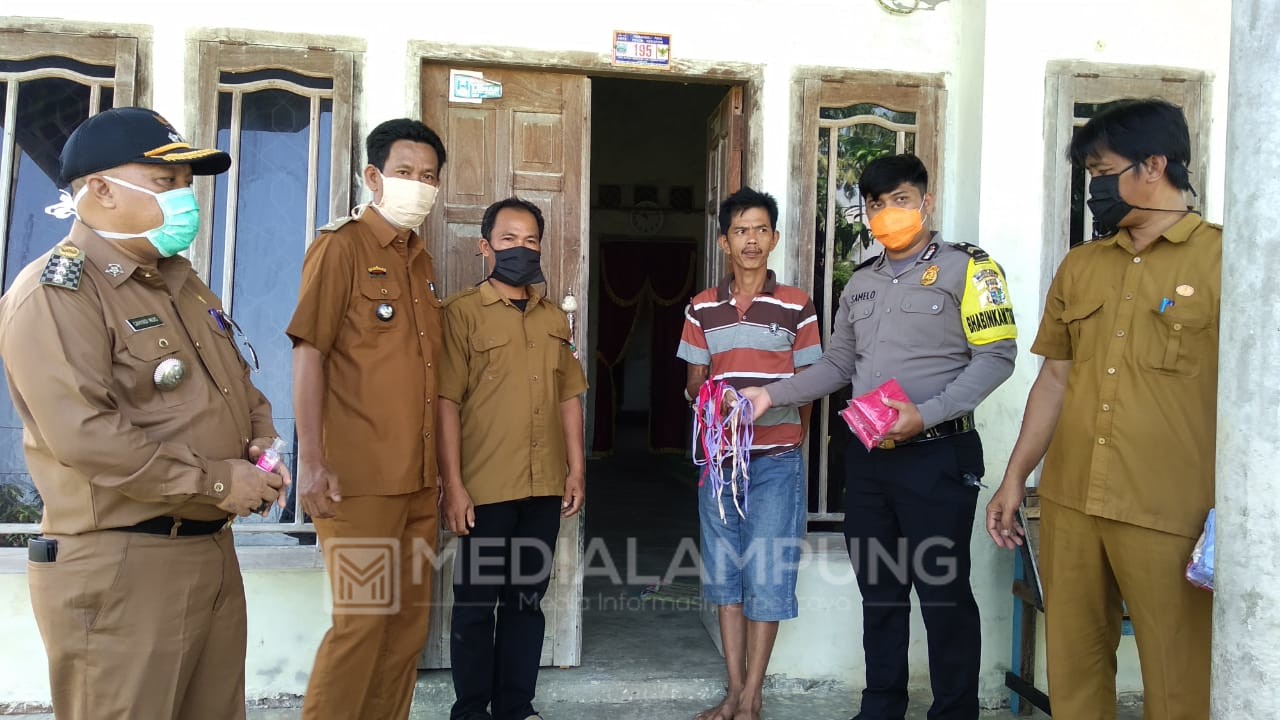 Kebuayan Bagikan 1.000 Masker Untuk Warga
